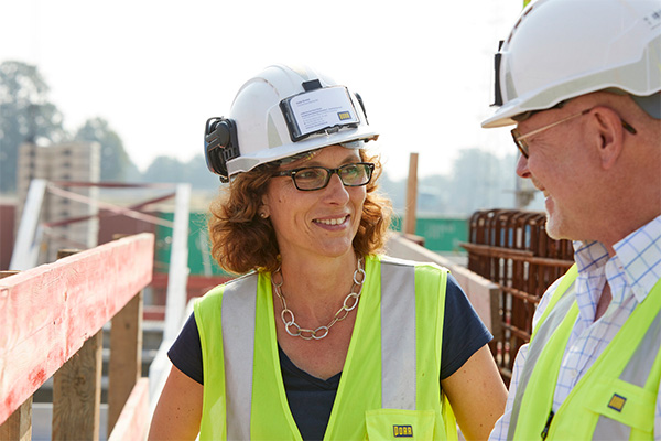 Mitarbeiter auf Baustelle